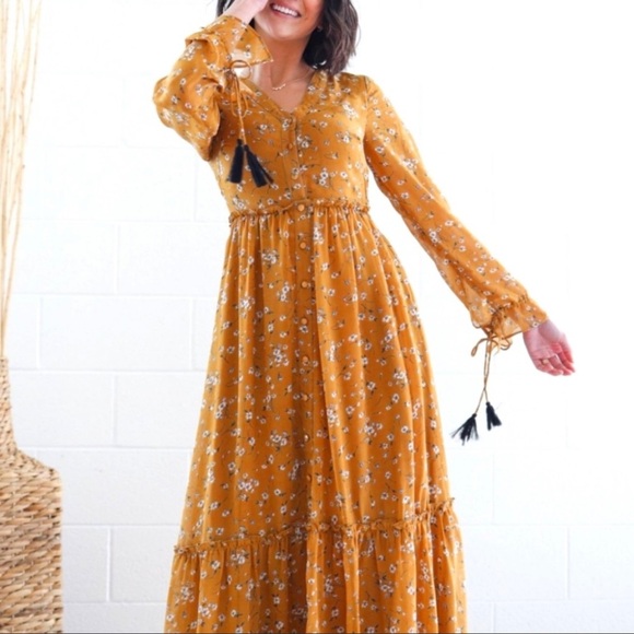 🧡THE LUCA FLORAL MAXI DRESS IN MUSTARD NWT - Picture 1 of 4